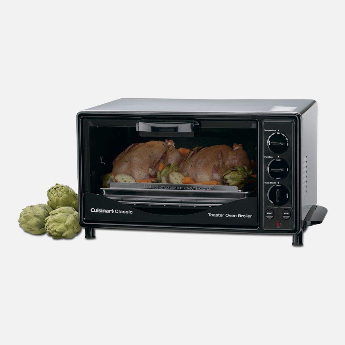 Exaktes Bild der Produktseite von Cuisinart TOB-30BC: Classic-Toasterofen mit einem Garraum, gebürsteter Edelstahloberfläche, dunklem Bedienfeld mit drei Drehreglern und angerichteten Speisen
